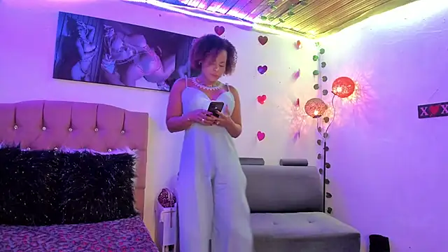 Snapshot of Camille_rose_ chatting on March 2025 12:24:01 PM Camille rose online show from March 2025 12:24:01 PM