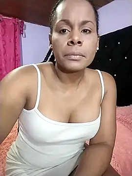 Snapshot of Camille_rose_ chatting on February 2025 11:41:02 PM Camille rose online show from February 2025 11:41:02 PM