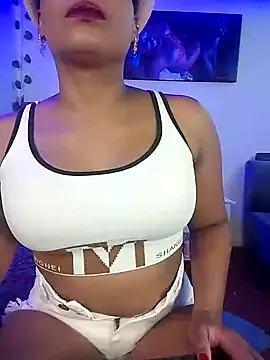 Snapshot of Camille_rose_ chatting on February 2025 10:22:02 PM Camille rose online show from February 2025 10:22:02 PM