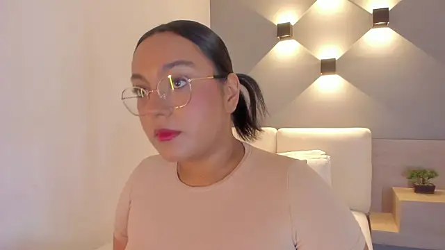 ellamontoya online show from October 2025 12:59:01 PM