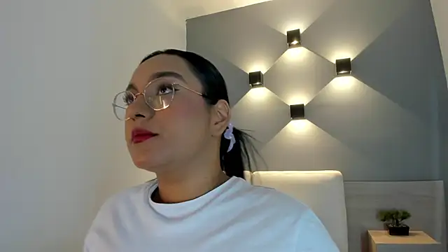 Snapshot of ellamontoya chatting on October 2025 12:39:02 PM ellamontoya online show from October 2025 12:39:02 PM