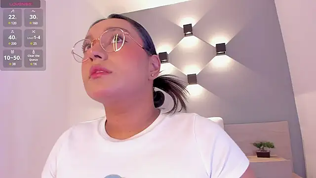 Snapshot of ellamontoya chatting on March 2025 04:54:02 AM ellamontoya online show from March 2025 04:54:02 AM