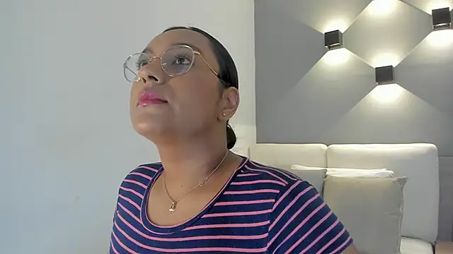 ellamontoya online show from September 2025 02:01:01 PM