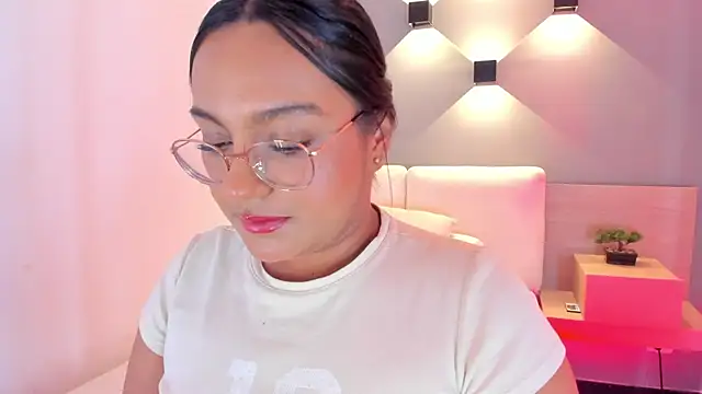 Snapshot of ellamontoya chatting on September 2025 11:21:01 AM ellamontoya online show from September 2025 11:21:01 AM