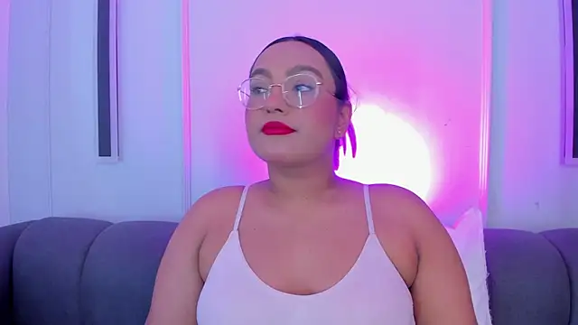 Snapshot of ellamontoya chatting on November 2025 01:32:02 PM ellamontoya online show from November 2025 01:32:02 PM