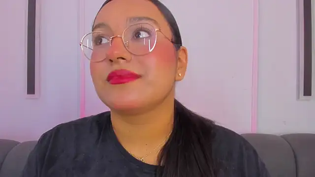 Snapshot of ellamontoya chatting on December 2025 12:04:01 PM ellamontoya online show from December 2025 12:04:01 PM