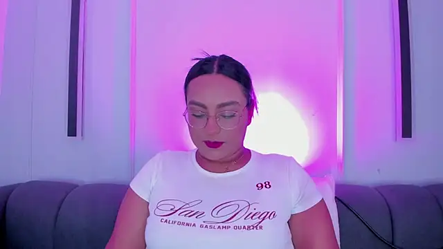 Snapshot of ellamontoya chatting on November 2025 11:42:01 AM ellamontoya online show from November 2025 11:42:01 AM