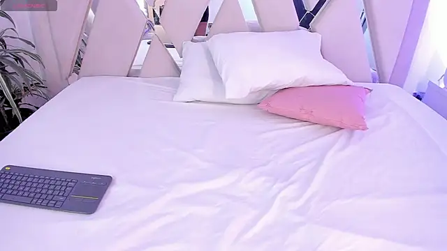 ellamontoya online show from February 2026 11:45:02 AM