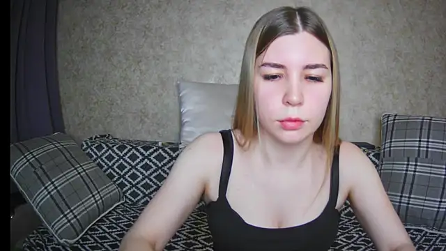 Snapshot of ElllaNuar chatting on December 2024 02:30:02 AM ElllaNuar online show from December 2024 02:30:02 AM