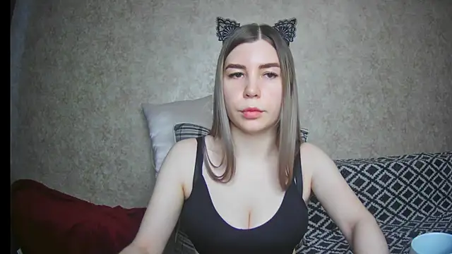 Snapshot of ElllaNuar chatting on February 2025 04:22:01 AM ElllaNuar online show from February 2025 04:22:01 AM