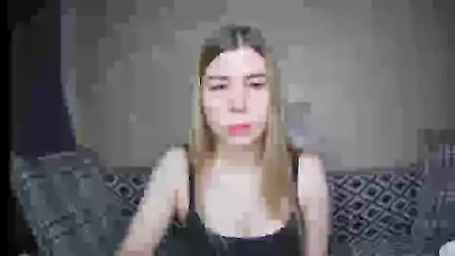 Snapshot of ElllaNuar chatting on December 2024 06:47:02 AM ElllaNuar online show from December 2024 06:47:02 AM