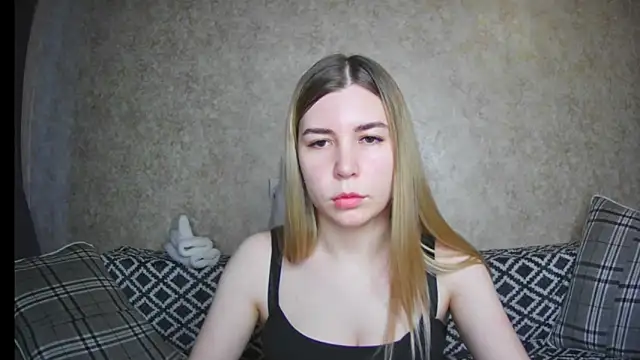 Snapshot of ElllaNuar chatting on December 2024 07:15:02 AM ElllaNuar online show from December 2024 07:15:02 AM