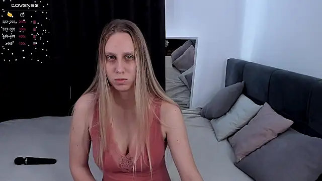 Snapshot of miissblonde chatting on February 2025 08:28:02 AM miissblonde online show from February 2025 08:28:02 AM