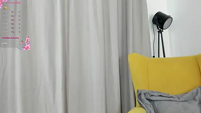 Snapshot of miissblonde chatting on November 2025 03:07:01 AM miissblonde online show from November 2025 03:07:01 AM