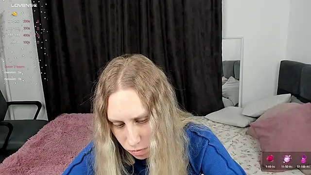 Snapshot of miissblonde chatting on February 2025 02:08:01 AM miissblonde online show from February 2025 02:08:01 AM