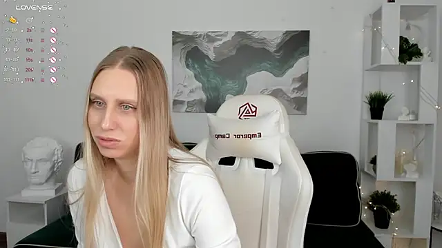 Snapshot of miissblonde chatting on March 2025 05:47:02 AM miissblonde online show from March 2025 05:47:02 AM