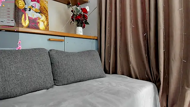 Snapshot of miissblonde chatting on October 2025 02:45:01 AM miissblonde online show from October 2025 02:45:01 AM