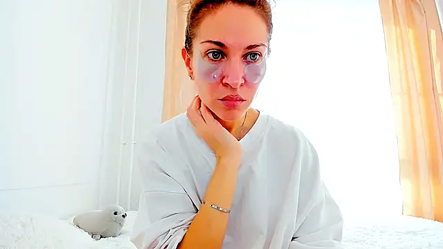 Snapshot of Mona_Cruz chatting on February 2025 06:19:01 AM Mona Cruz online show from February 2025 06:19:01 AM