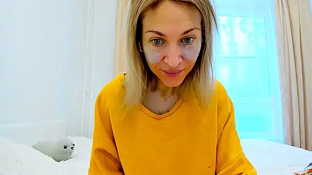 Snapshot of Mona_Cruz chatting on March 2025 05:26:02 AM Mona Cruz online show from March 2025 05:26:02 AM