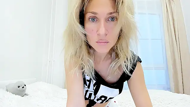 Snapshot of Mona_Cruz chatting on October 2025 02:09:02 PM Mona Cruz online show from October 2025 02:09:02 PM