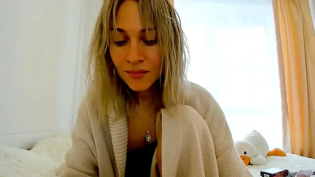 Snapshot of Mona_Cruz chatting on February 2025 09:06:02 AM Mona Cruz online show from February 2025 09:06:02 AM