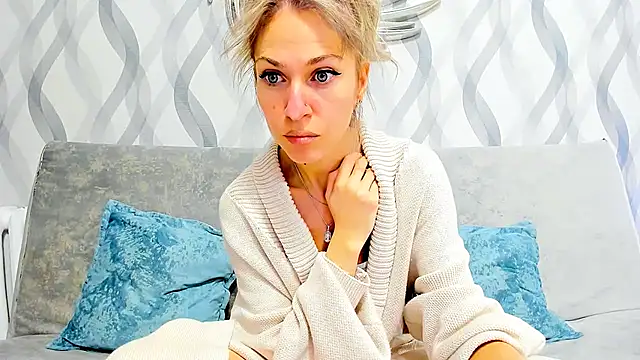 Snapshot of Mona_Cruz chatting on February 2025 02:43:02 PM Mona Cruz online show from February 2025 02:43:02 PM