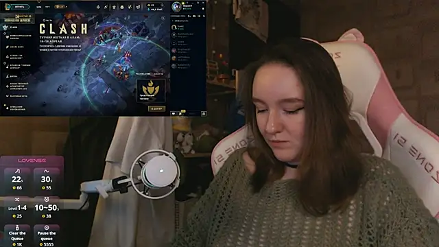 MoonlishSiren online show from April 2026 09:19:02 PM