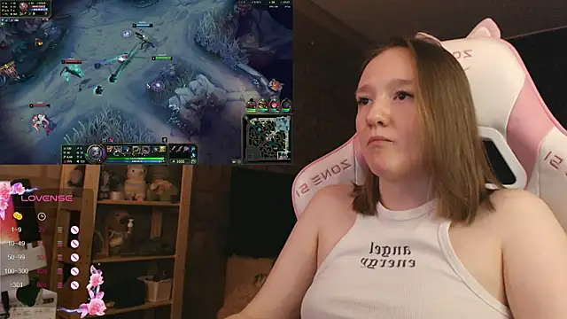 MoonlishSiren online show from November 2025 06:29:02 PM