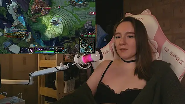 MoonlishSiren online show from May 2026 09:48:02 PM