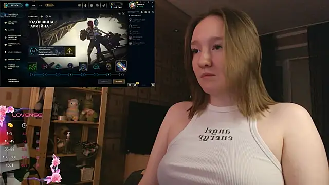 MoonlishSiren online show from November 2025 08:42:02 PM