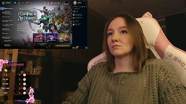 MoonlishSiren online show from December 2025 07:34:02 PM