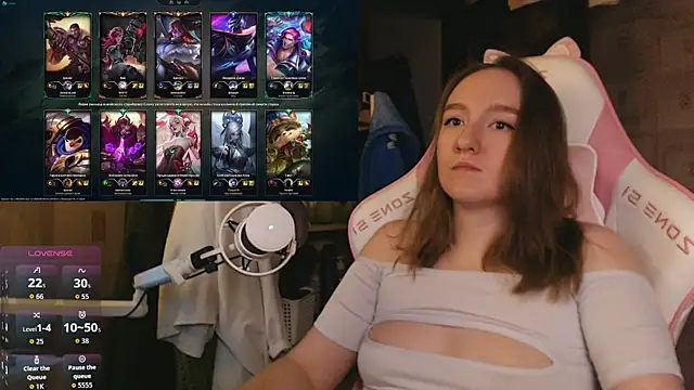 MoonlishSiren online show from April 2026 08:23:02 PM