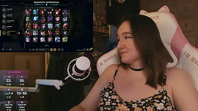 MoonlishSiren online show from April 2026 09:21:01 PM