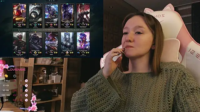 MoonlishSiren online show from November 2025 09:19:02 PM