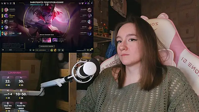 MoonlishSiren online show from April 2026 10:33:02 PM