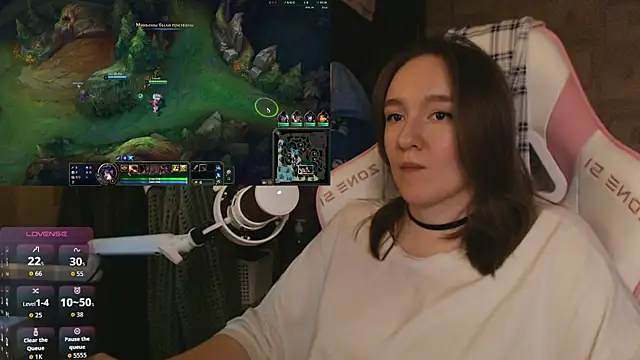 MoonlishSiren online show from April 2026 10:13:01 PM