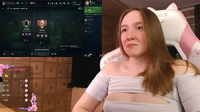 MoonlishSiren online show from October 2025 06:31:01 PM
