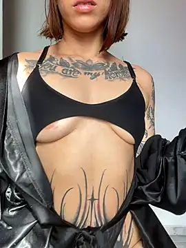 Snapshot of ValenGray chatting on October 2025 01:12:02 PM ValenGray online show from October 2025 01:12:02 PM