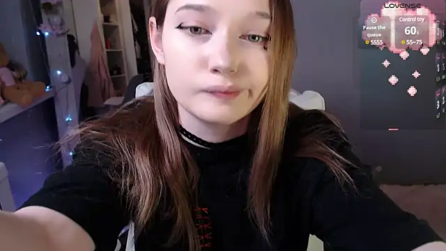 White kitty01 online show from February 2025 03:42:01 PM