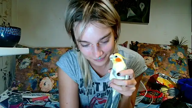 Sophie Bell online show from September 2025 06:00:01 PM