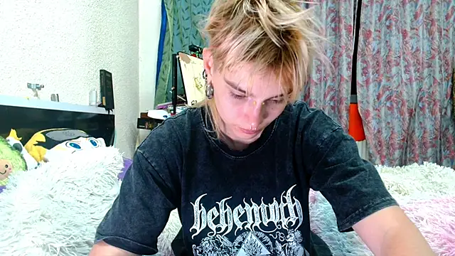 Snapshot of Sophie_Bell chatting on May 2026 08:40:02 PM Sophie Bell online show from May 2026 08:40:02 PM