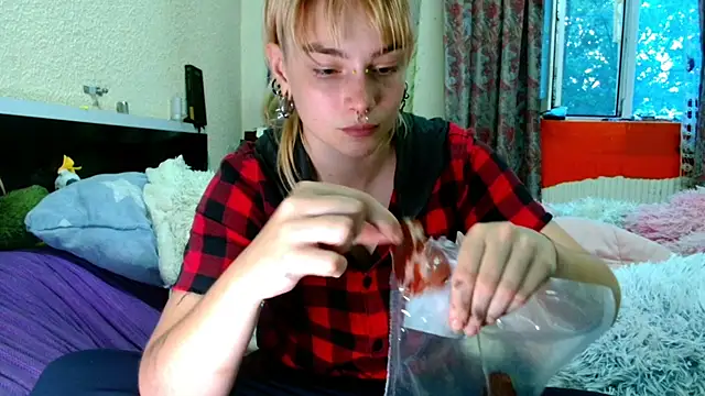Snapshot of Sophie_Bell chatting on May 2026 05:31:02 PM Sophie Bell online show from May 2026 05:31:02 PM