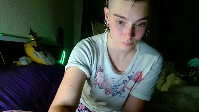 Snapshot of Sophie_Bell chatting on May 2026 08:09:01 PM Sophie Bell online show from May 2026 08:09:01 PM