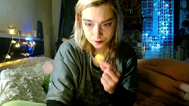 Snapshot of Sophie_Bell chatting on May 2026 06:33:02 PM Sophie Bell online show from May 2026 06:33:02 PM