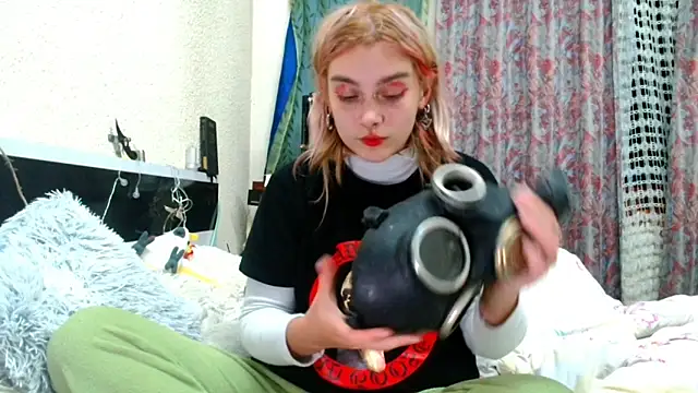 Snapshot of Sophie_Bell chatting on May 2026 07:22:02 PM Sophie Bell online show from May 2026 07:22:02 PM