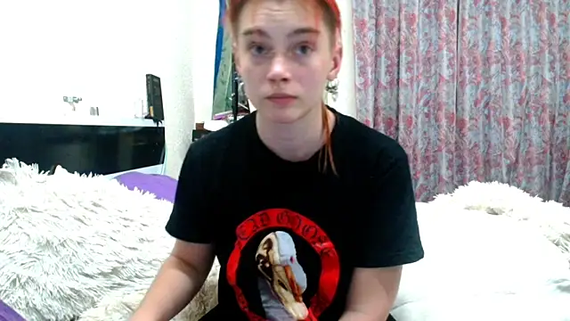 Snapshot of Sophie_Bell chatting on May 2026 08:42:02 PM Sophie Bell online show from May 2026 08:42:02 PM