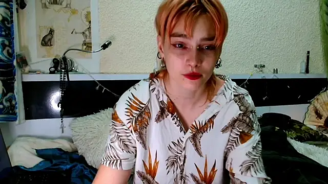 Snapshot of Sophie_Bell chatting on June 2026 06:30:02 PM Sophie Bell online show from June 2026 06:30:02 PM