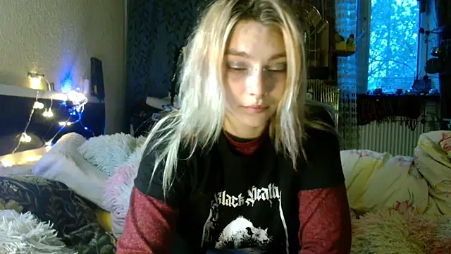 Sophie Bell online show from April 2026 05:06:02 PM