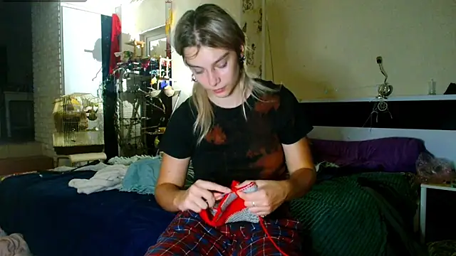 Sophie Bell online show from September 2025 05:01:02 PM