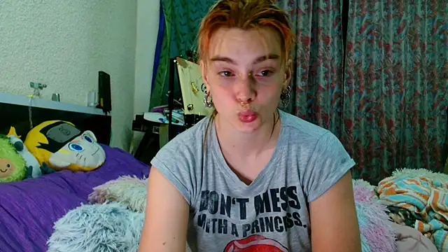 Snapshot of Sophie_Bell chatting on May 2026 09:02:02 PM Sophie Bell online show from May 2026 09:02:02 PM
